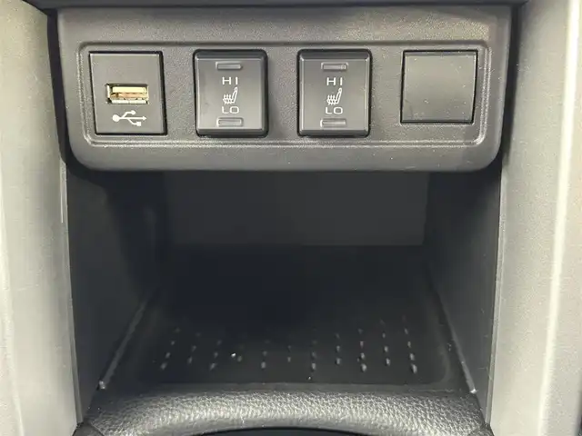 トヨタ カローラ クロス ハイブリッド Z 群馬県 2023(令5)年 1.5万km パール ナビゲーション　/フルセグテレビ　/ブルートゥース　/ＵＳＢ　/ＥＴＣ　　/全方位カメラ　/アダプティブクルーズ　/車線逸脱警報　/衝突軽減ブレーキ　/ブラインドスポットモニタ/革シート　/パワーバックドア　/保証書　/取扱説明書　/整備手帳/スマートキーX２個