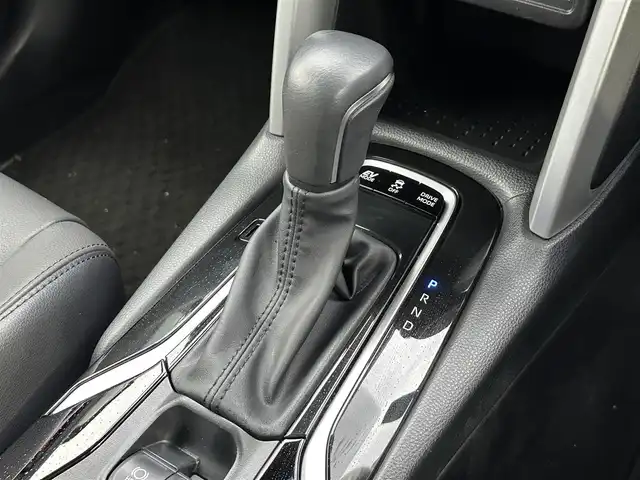 トヨタ カローラ クロス ハイブリッド Z 群馬県 2023(令5)年 1.5万km パール ナビゲーション　/フルセグテレビ　/ブルートゥース　/ＵＳＢ　/ＥＴＣ　　/全方位カメラ　/アダプティブクルーズ　/車線逸脱警報　/衝突軽減ブレーキ　/ブラインドスポットモニタ/革シート　/パワーバックドア　/保証書　/取扱説明書　/整備手帳/スマートキーX２個