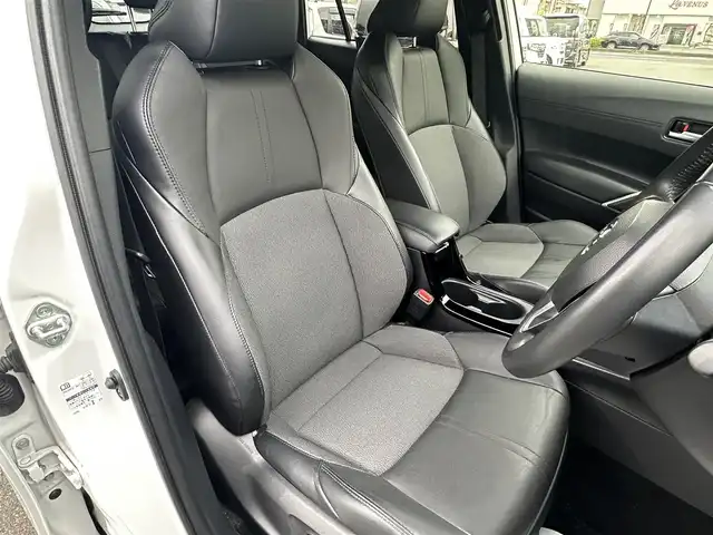 トヨタ カローラ クロス ハイブリッド Z 群馬県 2023(令5)年 1.5万km パール ナビゲーション　/フルセグテレビ　/ブルートゥース　/ＵＳＢ　/ＥＴＣ　　/全方位カメラ　/アダプティブクルーズ　/車線逸脱警報　/衝突軽減ブレーキ　/ブラインドスポットモニタ/革シート　/パワーバックドア　/保証書　/取扱説明書　/整備手帳/スマートキーX２個