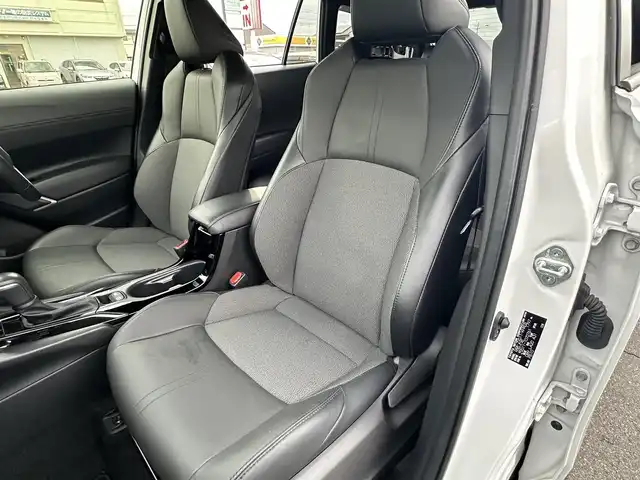 トヨタ カローラ クロス ハイブリッド Z 群馬県 2023(令5)年 1.5万km パール ナビゲーション　/フルセグテレビ　/ブルートゥース　/ＵＳＢ　/ＥＴＣ　　/全方位カメラ　/アダプティブクルーズ　/車線逸脱警報　/衝突軽減ブレーキ　/ブラインドスポットモニタ/革シート　/パワーバックドア　/保証書　/取扱説明書　/整備手帳/スマートキーX２個