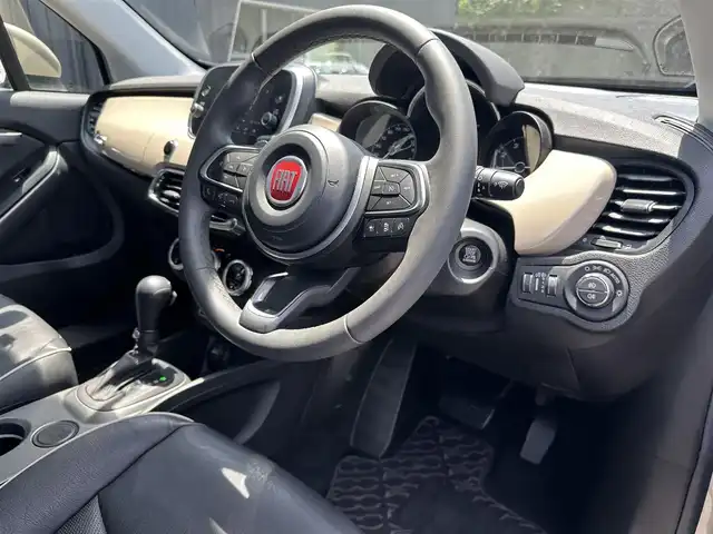 フィアット フィアット ５００Ｘ クロス 福島県 2020(令2)年 2.4万km ベージュ 純正ディスプレイオーディオ(BT/USB)/バックカメラ/アダプティブクルーズコントロール/ステアリングスイッチ/パドルシフト/ブラインドスポットモニター/コーナーセンサー/ETC/純正17AW/純正フロアマット/純正ドライブレコーダー/黒レザーシート/シートヒーター/パワーシート/取扱説明書/保証書/スペアキー