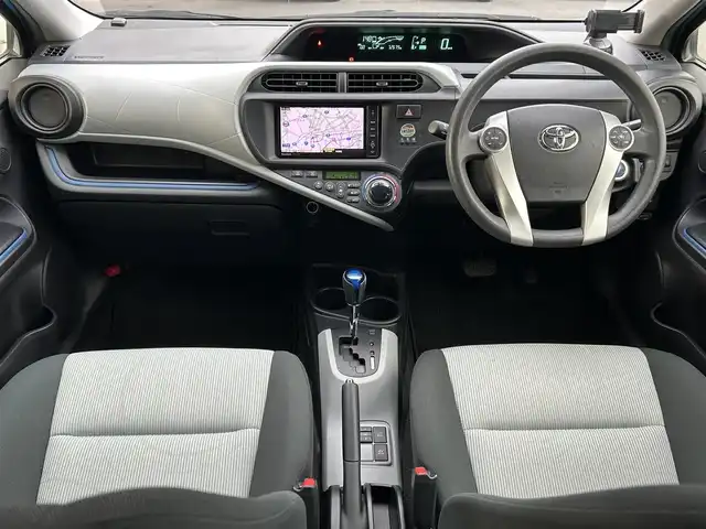 トヨタ アクア S 群馬県 2013(平25)年 7.3万km クールソーダメタリック 社外HDDナビ(CN-H510WD)/(CD/DVD/BT/フルセグTV)/バックカメラ/ステアリングスイッチ/シートヒーター /横滑り防止装置/オートライト/電動格納ミラー/ドアバイザー/プッシュスタート/スマートキー/ETC/保証書＆取説