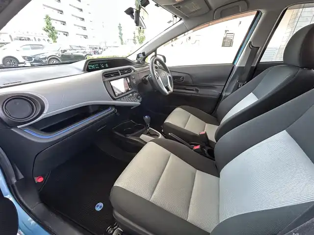 トヨタ アクア S 群馬県 2013(平25)年 7.3万km クールソーダメタリック 社外HDDナビ(CN-H510WD)/(CD/DVD/BT/フルセグTV)/バックカメラ/ステアリングスイッチ/シートヒーター /横滑り防止装置/オートライト/電動格納ミラー/ドアバイザー/プッシュスタート/スマートキー/ETC/保証書＆取説