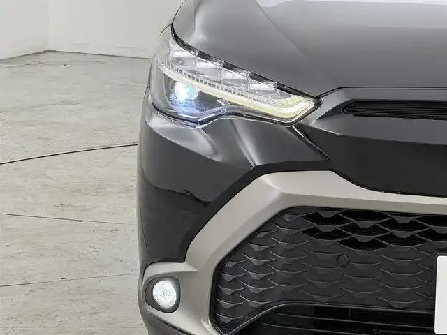 トヨタ カローラ クロス ハイブリッド Z 福岡県 2022(令4)年 2.9万km アティチュードブラックマイカ 純正ＤＡナビ／フルセグＴＶ　/全方位カメラ　/ビルトインＥＴＣ２．０　/前後ドラレコ　/トヨタセーフティセンス　/レーダークルーズコントロール　/コーナーセンサー　/衝突軽減ブレーキ　/レーンキープ　/ブラインドスポットモニター　/アクセル踏み間違い防止　/ハーフレザー　/パワーシート　/シートヒーター　/パワーバックドア　/ＬＥＤヘッドライト/純正１８インチアルミホイール