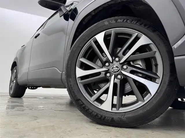 トヨタ カローラ クロス ハイブリッド Z 福岡県 2022(令4)年 2.9万km アティチュードブラックマイカ 純正ＤＡナビ／フルセグＴＶ　/全方位カメラ　/ビルトインＥＴＣ２．０　/前後ドラレコ　/トヨタセーフティセンス　/レーダークルーズコントロール　/コーナーセンサー　/衝突軽減ブレーキ　/レーンキープ　/ブラインドスポットモニター　/アクセル踏み間違い防止　/ハーフレザー　/パワーシート　/シートヒーター　/パワーバックドア　/ＬＥＤヘッドライト/純正１８インチアルミホイール