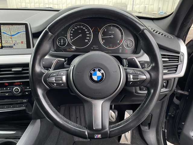 ＢＭＷ Ｘ５ xDrive 35d Mスポーツ 道北・旭川 2015(平27)年 8.1万km サファイアブラックP /4WD//禁煙車//サンルーフ//純正ナビ BT/フルセグ/AUX/USB/CD/DVD//レザーシート//前席シートヒーター//前席パワーシート//運転席メモリーシート//衝突軽減ブレーキ//オートPDC//ACC//レーンキープ//オートエアコン//革巻きステアリング//パドルシフト//ステアリングスイッチ//LEDヘッドライトオート//オートライト//オートマチックハイビーム//フォグランプ//リアフォグランプ//ヘットライトレエライザー//バックカメラ//フロントカメラ//パーキングホールド//オートリトラミラー//純正AW冬タイヤ積み込み//電動リアゲート//ヘットライトウォッシャー