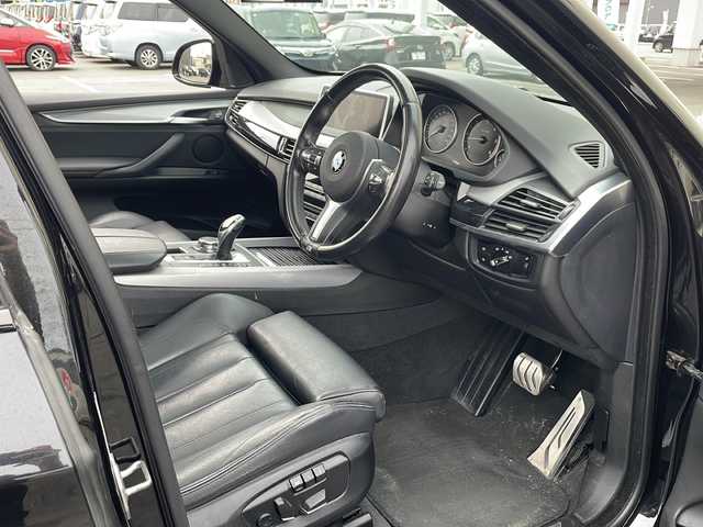 ＢＭＷ Ｘ５ xDrive 35d Mスポーツ 道北・旭川 2015(平27)年 8.1万km サファイアブラックP /4WD//禁煙車//サンルーフ//純正ナビ BT/フルセグ/AUX/USB/CD/DVD//レザーシート//前席シートヒーター//前席パワーシート//運転席メモリーシート//衝突軽減ブレーキ//オートPDC//ACC//レーンキープ//オートエアコン//革巻きステアリング//パドルシフト//ステアリングスイッチ//LEDヘッドライトオート//オートライト//オートマチックハイビーム//フォグランプ//リアフォグランプ//ヘットライトレエライザー//バックカメラ//フロントカメラ//パーキングホールド//オートリトラミラー//純正AW冬タイヤ積み込み//電動リアゲート//ヘットライトウォッシャー
