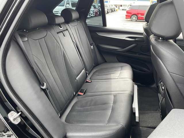ＢＭＷ Ｘ５ xDrive 35d Mスポーツ 道北・旭川 2015(平27)年 8.1万km サファイアブラックP /4WD//禁煙車//サンルーフ//純正ナビ BT/フルセグ/AUX/USB/CD/DVD//レザーシート//前席シートヒーター//前席パワーシート//運転席メモリーシート//衝突軽減ブレーキ//オートPDC//ACC//レーンキープ//オートエアコン//革巻きステアリング//パドルシフト//ステアリングスイッチ//LEDヘッドライトオート//オートライト//オートマチックハイビーム//フォグランプ//リアフォグランプ//ヘットライトレエライザー//バックカメラ//フロントカメラ//パーキングホールド//オートリトラミラー//純正AW冬タイヤ積み込み//電動リアゲート//ヘットライトウォッシャー