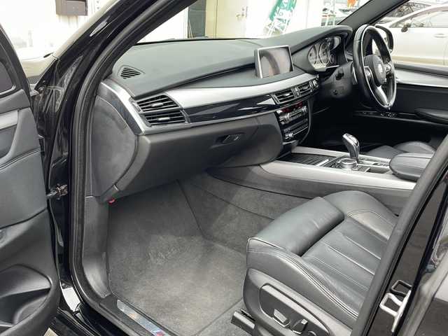 ＢＭＷ Ｘ５ xDrive 35d Mスポーツ 道北・旭川 2015(平27)年 8.1万km サファイアブラックP /4WD//禁煙車//サンルーフ//純正ナビ BT/フルセグ/AUX/USB/CD/DVD//レザーシート//前席シートヒーター//前席パワーシート//運転席メモリーシート//衝突軽減ブレーキ//オートPDC//ACC//レーンキープ//オートエアコン//革巻きステアリング//パドルシフト//ステアリングスイッチ//LEDヘッドライトオート//オートライト//オートマチックハイビーム//フォグランプ//リアフォグランプ//ヘットライトレエライザー//バックカメラ//フロントカメラ//パーキングホールド//オートリトラミラー//純正AW冬タイヤ積み込み//電動リアゲート//ヘットライトウォッシャー