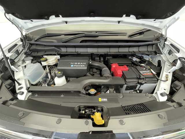 日産 セレナ e－パワー ハイウェイスター V 滋賀県 2024(令6)年 1.2万km プリズムホワイト 禁煙車/純正12.3型ナビ/フルセグ.Bluetooth.Applecarplay.HDMI/アラウンドビューモニター/エマージェンシーブレーキ/プロパイロット/ビルトインETC/前後ドライブレコーダー/デジタルインナーミラー/LEDヘッドライト/オートライト/オートハイビーム/両側パワースライドドア/クリアランスソナー/左ハンズフリースライドドア/ステアリングスイッチ/電子パーキング/オートブレーキホールド/ワイヤレス充電