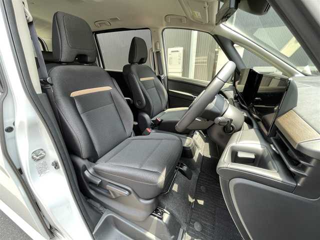 日産 セレナ e－パワー ハイウェイスター V 滋賀県 2024(令6)年 1.2万km プリズムホワイト 禁煙車/純正12.3型ナビ/フルセグ.Bluetooth.Applecarplay.HDMI/アラウンドビューモニター/エマージェンシーブレーキ/プロパイロット/ビルトインETC/前後ドライブレコーダー/デジタルインナーミラー/LEDヘッドライト/オートライト/オートハイビーム/両側パワースライドドア/クリアランスソナー/左ハンズフリースライドドア/ステアリングスイッチ/電子パーキング/オートブレーキホールド/ワイヤレス充電