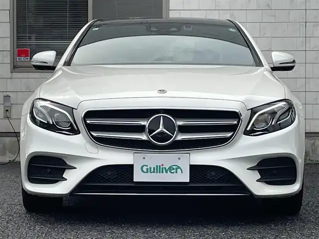 メルセデス・ベンツ Ｅ２００ アバンギャルド AMGライン 福岡県 2019(令1)年 7.4万km ダイヤモンドホワイト パノラミックスライディングルーフ/レザーエクスクルーシブパッケージ/・黒色レザーシート/・メモリー付きパワーシート(D/N)/・電動ランバーサポート(D/N)/・シートヒーター(全席)/純正12.3インチディスプレイオーディオ/　(AM/FM/Bluetooth/ナビ)/バック/サイド/フロント/360度カメラ/安全運転支援システム/・ブレーキアシスト/・ディスタンスアシストディストロニック/・ステアリングアシスト/・パーキングアシスト/・ブラインドスポットアシスト/・レーンキーピングアシスト/・横滑り防止/オートライト/純正19インチアルミホイール/パワートランクリッド/Burmesterサウンド/アンビエントライト/ヘッドアップディスプレイ/パドルシフト/ステアリングスイッチ/純正前後ドライブレコーダー/ETC/ISOFIX/スペアキー×1/保証書/取扱説明書