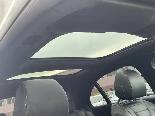 メルセデス・ベンツ Ｅ２００ アバンギャルド AMGライン 福岡県 2019(令1)年 7.4万km ダイヤモンドホワイト パノラミックスライディングルーフ/レザーエクスクルーシブパッケージ/・黒色レザーシート/・メモリー付きパワーシート(D/N)/・電動ランバーサポート(D/N)/・シートヒーター(全席)/純正12.3インチディスプレイオーディオ/　(AM/FM/Bluetooth/ナビ)/バック/サイド/フロント/360度カメラ/安全運転支援システム/・ブレーキアシスト/・ディスタンスアシストディストロニック/・ステアリングアシスト/・パーキングアシスト/・ブラインドスポットアシスト/・レーンキーピングアシスト/・横滑り防止/オートライト/純正19インチアルミホイール/パワートランクリッド/Burmesterサウンド/アンビエントライト/ヘッドアップディスプレイ/パドルシフト/ステアリングスイッチ/純正前後ドライブレコーダー/ETC/ISOFIX/スペアキー×1/保証書/取扱説明書
