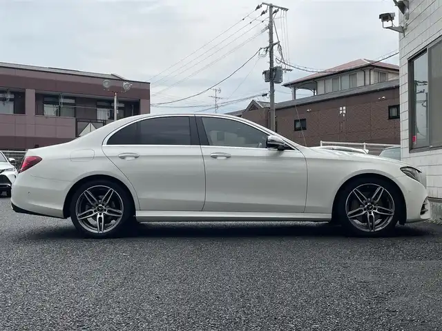 メルセデス・ベンツ Ｅ２００ アバンギャルド AMGライン 福岡県 2019(令1)年 7.4万km ダイヤモンドホワイト パノラミックスライディングルーフ/レザーエクスクルーシブパッケージ/・黒色レザーシート/・メモリー付きパワーシート(D/N)/・電動ランバーサポート(D/N)/・シートヒーター(全席)/純正12.3インチディスプレイオーディオ/　(AM/FM/Bluetooth/ナビ)/バック/サイド/フロント/360度カメラ/安全運転支援システム/・ブレーキアシスト/・ディスタンスアシストディストロニック/・ステアリングアシスト/・パーキングアシスト/・ブラインドスポットアシスト/・レーンキーピングアシスト/・横滑り防止/オートライト/純正19インチアルミホイール/パワートランクリッド/Burmesterサウンド/アンビエントライト/ヘッドアップディスプレイ/パドルシフト/ステアリングスイッチ/純正前後ドライブレコーダー/ETC/ISOFIX/スペアキー×1/保証書/取扱説明書