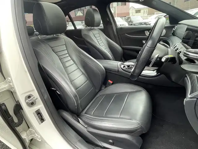 メルセデス・ベンツ Ｅ２００ アバンギャルド AMGライン 福岡県 2019(令1)年 7.4万km ダイヤモンドホワイト パノラミックスライディングルーフ/レザーエクスクルーシブパッケージ/・黒色レザーシート/・メモリー付きパワーシート(D/N)/・電動ランバーサポート(D/N)/・シートヒーター(全席)/純正12.3インチディスプレイオーディオ/　(AM/FM/Bluetooth/ナビ)/バック/サイド/フロント/360度カメラ/安全運転支援システム/・ブレーキアシスト/・ディスタンスアシストディストロニック/・ステアリングアシスト/・パーキングアシスト/・ブラインドスポットアシスト/・レーンキーピングアシスト/・横滑り防止/オートライト/純正19インチアルミホイール/パワートランクリッド/Burmesterサウンド/アンビエントライト/ヘッドアップディスプレイ/パドルシフト/ステアリングスイッチ/純正前後ドライブレコーダー/ETC/ISOFIX/スペアキー×1/保証書/取扱説明書