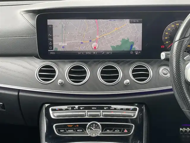 メルセデス・ベンツ Ｅ２００ アバンギャルド AMGライン 福岡県 2019(令1)年 7.4万km ダイヤモンドホワイト パノラミックスライディングルーフ/レザーエクスクルーシブパッケージ/・黒色レザーシート/・メモリー付きパワーシート(D/N)/・電動ランバーサポート(D/N)/・シートヒーター(全席)/純正12.3インチディスプレイオーディオ/　(AM/FM/Bluetooth/ナビ)/バック/サイド/フロント/360度カメラ/安全運転支援システム/・ブレーキアシスト/・ディスタンスアシストディストロニック/・ステアリングアシスト/・パーキングアシスト/・ブラインドスポットアシスト/・レーンキーピングアシスト/・横滑り防止/オートライト/純正19インチアルミホイール/パワートランクリッド/Burmesterサウンド/アンビエントライト/ヘッドアップディスプレイ/パドルシフト/ステアリングスイッチ/純正前後ドライブレコーダー/ETC/ISOFIX/スペアキー×1/保証書/取扱説明書
