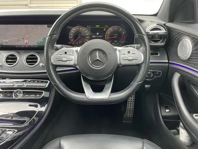 メルセデス・ベンツ Ｅ２００ アバンギャルド AMGライン 福岡県 2019(令1)年 7.4万km ダイヤモンドホワイト パノラミックスライディングルーフ/レザーエクスクルーシブパッケージ/・黒色レザーシート/・メモリー付きパワーシート(D/N)/・電動ランバーサポート(D/N)/・シートヒーター(全席)/純正12.3インチディスプレイオーディオ/　(AM/FM/Bluetooth/ナビ)/バック/サイド/フロント/360度カメラ/安全運転支援システム/・ブレーキアシスト/・ディスタンスアシストディストロニック/・ステアリングアシスト/・パーキングアシスト/・ブラインドスポットアシスト/・レーンキーピングアシスト/・横滑り防止/オートライト/純正19インチアルミホイール/パワートランクリッド/Burmesterサウンド/アンビエントライト/ヘッドアップディスプレイ/パドルシフト/ステアリングスイッチ/純正前後ドライブレコーダー/ETC/ISOFIX/スペアキー×1/保証書/取扱説明書