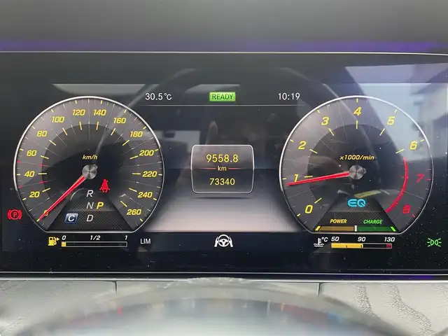 メルセデス・ベンツ Ｅ２００ アバンギャルド AMGライン 福岡県 2019(令1)年 7.4万km ダイヤモンドホワイト パノラミックスライディングルーフ/レザーエクスクルーシブパッケージ/・黒色レザーシート/・メモリー付きパワーシート(D/N)/・電動ランバーサポート(D/N)/・シートヒーター(全席)/純正12.3インチディスプレイオーディオ/　(AM/FM/Bluetooth/ナビ)/バック/サイド/フロント/360度カメラ/安全運転支援システム/・ブレーキアシスト/・ディスタンスアシストディストロニック/・ステアリングアシスト/・パーキングアシスト/・ブラインドスポットアシスト/・レーンキーピングアシスト/・横滑り防止/オートライト/純正19インチアルミホイール/パワートランクリッド/Burmesterサウンド/アンビエントライト/ヘッドアップディスプレイ/パドルシフト/ステアリングスイッチ/純正前後ドライブレコーダー/ETC/ISOFIX/スペアキー×1/保証書/取扱説明書