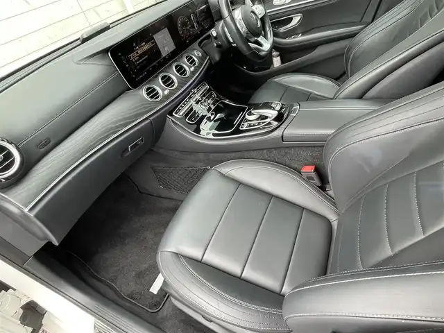 メルセデス・ベンツ Ｅ２００ アバンギャルド AMGライン 福岡県 2019(令1)年 7.4万km ダイヤモンドホワイト パノラミックスライディングルーフ/レザーエクスクルーシブパッケージ/・黒色レザーシート/・メモリー付きパワーシート(D/N)/・電動ランバーサポート(D/N)/・シートヒーター(全席)/純正12.3インチディスプレイオーディオ/　(AM/FM/Bluetooth/ナビ)/バック/サイド/フロント/360度カメラ/安全運転支援システム/・ブレーキアシスト/・ディスタンスアシストディストロニック/・ステアリングアシスト/・パーキングアシスト/・ブラインドスポットアシスト/・レーンキーピングアシスト/・横滑り防止/オートライト/純正19インチアルミホイール/パワートランクリッド/Burmesterサウンド/アンビエントライト/ヘッドアップディスプレイ/パドルシフト/ステアリングスイッチ/純正前後ドライブレコーダー/ETC/ISOFIX/スペアキー×1/保証書/取扱説明書