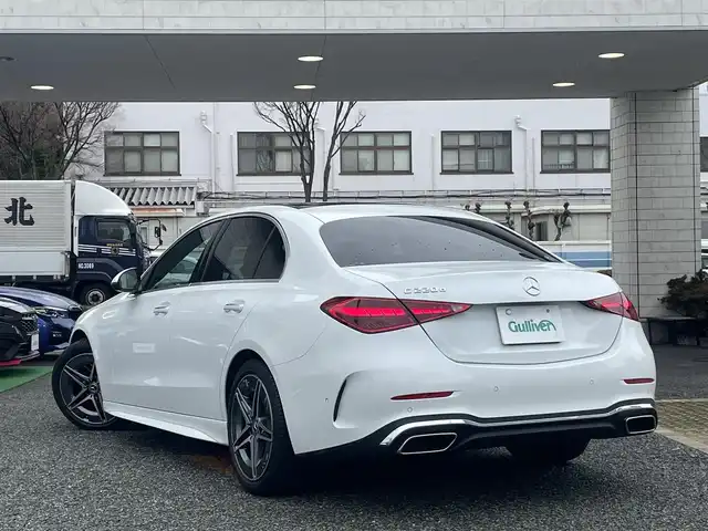 メルセデス・ベンツ Ｍ・ベンツ Ｃ２２０ｄ アバンギャルド　AMGライン 兵庫県 2021(令3)年 1.6万km パール 【OP】/・ベーシックパッケージ//ヘッドアップディスプレイ//MBUX ARナビゲーション/・レザーエクスクルーシブパッケージ/・AMGラインパッケージ//AMGラインエクステリア/インテリア//18インチAMG5スポークAW//本革巻きスポーツステアリング/・Burmester 3Dサラウンドサウンドシステム/・パノラミックスライディングルーフ//・純正MBUXナビゲーション/・地デジ/BT/Apple Car Play/USB/・ステアリングリモコン/・360度カメラシステム/・デジタルコックピットディスプレイ/・前席電動/シートヒーター/・ワイヤレスチャージング/・キーレスゴー/・アンビエントライト/・タイヤ空気圧警報システム/・アクティブパーキングアシスト/・ブラインドスポットアシスト/・トラフィックサインアシスト/・DIGITALライト（ウルトラハイビーム付）/・パークトロニック/・純正ドライブレコーダー前後/・ETC/【レーダーセーフティパッケージ】//アクティブディスタンスステアアシスト・ディストロニック//アクティブステアリングアシスト//アクティブレーンキーピングアシスト//アクティブレーンチェンジングアシスト//PRE-SAFE