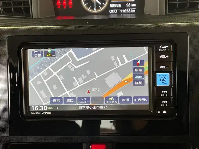 トヨタ ルーミー G 栃木県 2023(令5)年 1.2万km ブラックマイカメタリック 純正ナビ/（CD/DVD/フルセグTV/Bluetooth/SD/AUX/USB）/バックカメラ/前後コーナーセンサー/ビルトインETC/両側パワースライドドア/シートヒーター/禁煙車/オートライト/LEDヘッドライト/横滑り防止装置/スマートキー/プッシュスタート/アイドリングストップ/ステアリングスイッチ/電動格納ミラー/社外フロアマット