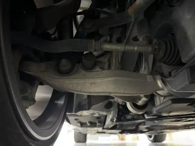 レクサス ＩＳ 300h Fスポーツ 三重県 2019(平31)年 3.8万km ホワイトノーヴァガラスフレーク ハイブリッド/FR/MTモード付フロアCVT/純正 10.3インチナビ/（AM/FM/CD/DVD/Blu-ray/SDREC/SD/USB/Bluetooth/AUX/TV）/バックガイドモニター/ドライブレコーダー 前方/ビルトインETC2.0/LEXUS Safety System＋/・プリクラッシュセーフティ/・レーンディパーチャーアラート［LDA］（ステアリング制御機能付）/・レーダークルコン/・オートハイビーム/・【OP】ブラインドスポットモニター［BSM］/・【OP】リヤクロストラフィックアラート［RCTA］/・【OP】クリアランスソナー＆バックソナー/・【OP】後席サイドエアバッグ*1/装備/・【OP】3眼フルLEDヘッドランプ/・【OP】Fスポ専用 本革スポーツシート*1/・【OP】シートヒーター＆ベンチレーション（D/N）*1/・8wayパワーシート（D電動ランバーサポート・ポジションメモリー機能付/N）/・左右独立オートエアコン/・オートライト/・オートワイパー/・パドルシフト/・【OP】パワーイージーアクセスシステム*1/・純正18inAW/・プッシュスタート/・保/取/ナビ取/・スマートキーx2、カードキーx1/など/*1…セットでメーカーOP