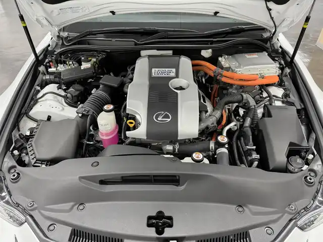 レクサス ＩＳ 300h Fスポーツ 三重県 2019(平31)年 3.8万km ホワイトノーヴァガラスフレーク ハイブリッド/FR/MTモード付フロアCVT/純正 10.3インチナビ/（AM/FM/CD/DVD/Blu-ray/SDREC/SD/USB/Bluetooth/AUX/TV）/バックガイドモニター/ドライブレコーダー 前方/ビルトインETC2.0/LEXUS Safety System＋/・プリクラッシュセーフティ/・レーンディパーチャーアラート［LDA］（ステアリング制御機能付）/・レーダークルコン/・オートハイビーム/・【OP】ブラインドスポットモニター［BSM］/・【OP】リヤクロストラフィックアラート［RCTA］/・【OP】クリアランスソナー＆バックソナー/・【OP】後席サイドエアバッグ*1/装備/・【OP】3眼フルLEDヘッドランプ/・【OP】Fスポ専用 本革スポーツシート*1/・【OP】シートヒーター＆ベンチレーション（D/N）*1/・8wayパワーシート（D電動ランバーサポート・ポジションメモリー機能付/N）/・左右独立オートエアコン/・オートライト/・オートワイパー/・パドルシフト/・【OP】パワーイージーアクセスシステム*1/・純正18inAW/・プッシュスタート/・保/取/ナビ取/・スマートキーx2、カードキーx1/など/*1…セットでメーカーOP