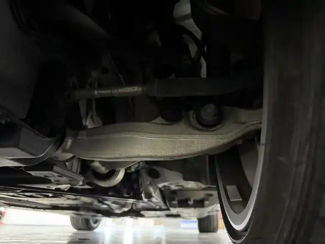 レクサス ＩＳ 300h Fスポーツ 三重県 2019(平31)年 3.8万km ホワイトノーヴァガラスフレーク ハイブリッド/FR/MTモード付フロアCVT/純正 10.3インチナビ/（AM/FM/CD/DVD/Blu-ray/SDREC/SD/USB/Bluetooth/AUX/TV）/バックガイドモニター/ドライブレコーダー 前方/ビルトインETC2.0/LEXUS Safety System＋/・プリクラッシュセーフティ/・レーンディパーチャーアラート［LDA］（ステアリング制御機能付）/・レーダークルコン/・オートハイビーム/・【OP】ブラインドスポットモニター［BSM］/・【OP】リヤクロストラフィックアラート［RCTA］/・【OP】クリアランスソナー＆バックソナー/・【OP】後席サイドエアバッグ*1/装備/・【OP】3眼フルLEDヘッドランプ/・【OP】Fスポ専用 本革スポーツシート*1/・【OP】シートヒーター＆ベンチレーション（D/N）*1/・8wayパワーシート（D電動ランバーサポート・ポジションメモリー機能付/N）/・左右独立オートエアコン/・オートライト/・オートワイパー/・パドルシフト/・【OP】パワーイージーアクセスシステム*1/・純正18inAW/・プッシュスタート/・保/取/ナビ取/・スマートキーx2、カードキーx1/など/*1…セットでメーカーOP