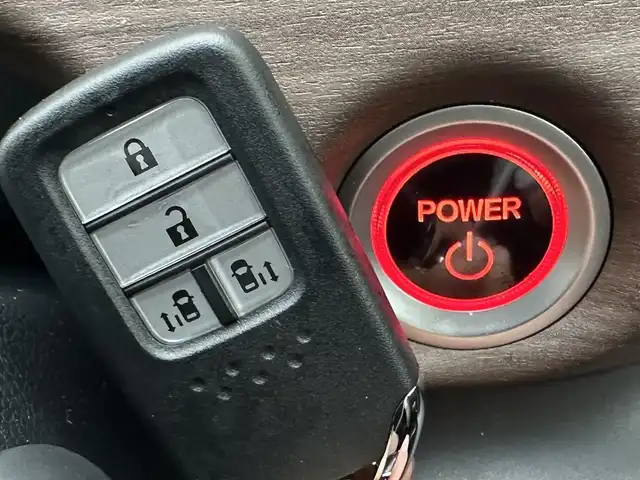 ホンダ フリード ハイブリット G 島根県 2024(令6)年 1.2万km フィヨルドミストパール ホンダセンシング /純正9インチナビ/CD/DVD/DTV/Bluetooth/USB/レーダークルーズコントロール/両側パワースライドドア/LEDオートライト/シートヒーター /ビルトインETC/前後ドライブレコーダー/ステアリングスイッチ/レーンキープ/フロントワイパーデアイサー /スマートキー/スペアキー /プッシュスタート /純正フロアマット/ドアバイザー