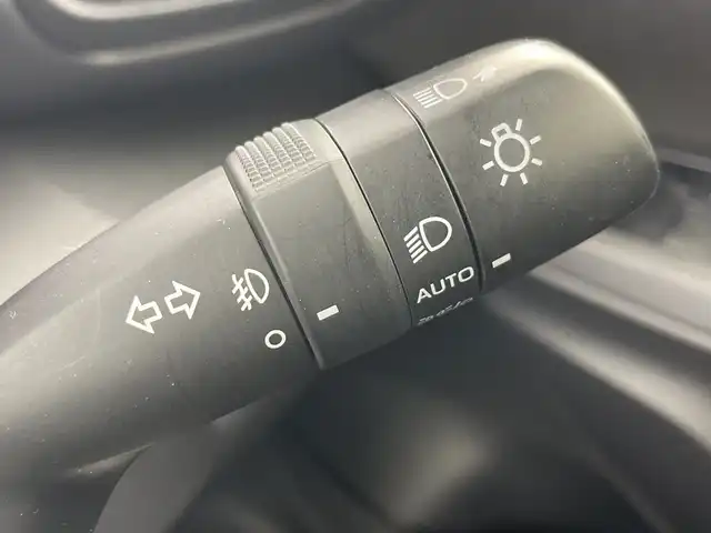 トヨタ ヤリス ハイブリッド X 愛知県 2021(令3)年 5.6万km ホワイトパールクリスタルシャイン 禁煙車/純正8インチナビ/（AM/FM/Bluetooth/USB)/バックカメラ/トヨタセーフティセンス/・衝突軽減ブレーキ/・レーンキープアシスト/・追従式クルーズコントロール/・オートマチックハイビーム/・クリアランスソナー/ブラインドスポットモニター/ETC/スマートキー/スペアキー有/純正フロアマット/横滑り防止装置