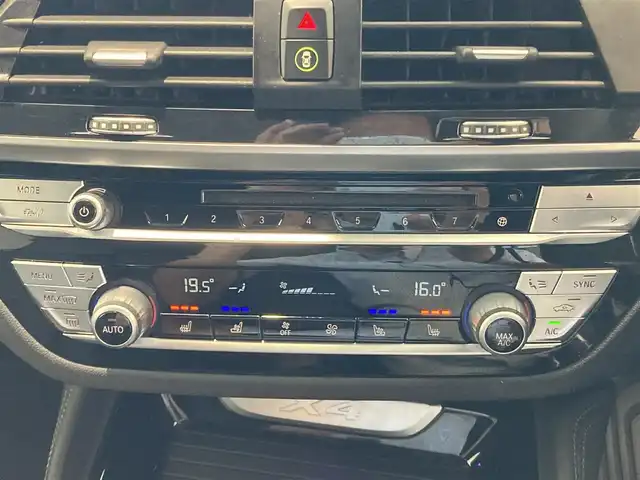 ＢＭＷ Ｘ４ xDrive 30i Mスポーツ 熊本県 2019(平31)年 5.5万km アルピンホワイトⅢ 純正ナビ/フルセグTV/レザーシート/インテリジェントセーフティ/スマートキー/プッシュスタート/フルセグTV/ETC/注意喚起アシスト/PDC自動起動/アクティブPDC緊急ブレーキ/パーキングアシスト/ワイヤレス充電/ACC/パワーシート/全席シートヒーター/LEDヘッドライト/LEDフォグライト