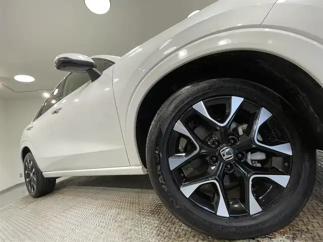 ホンダ ＺＲ－Ｖ ハイブリッド e:HEV Z 愛知県 2023(令5)年 2.6万km プラチナホワイトパール Ｈｏｎｄａ　ＣＯＮＮＥＣＴディスプレー/・ナビ　BT USB DTV AM FM/ホンダセンシング/アダプティブクルーズコントロール/衝突軽減ブレーキ/マルチビューカメラシステム/アダプティブドライビングビーム/路外逸脱抑制機能/ＢＯＳＥサウンド/パワーバックドア(予約クローズ機能付)/前席シートヒーター/ビルトインＥＴＣ２．０/ワイヤレス充電器/前後ドライブレコーダー/ブラウンレザーシート/前席パワーシート/パドルシフト/MT付きAT/ＬＥＤヘットライト/オートライト/純正18インチアルミ/プッシュエンジンスタート