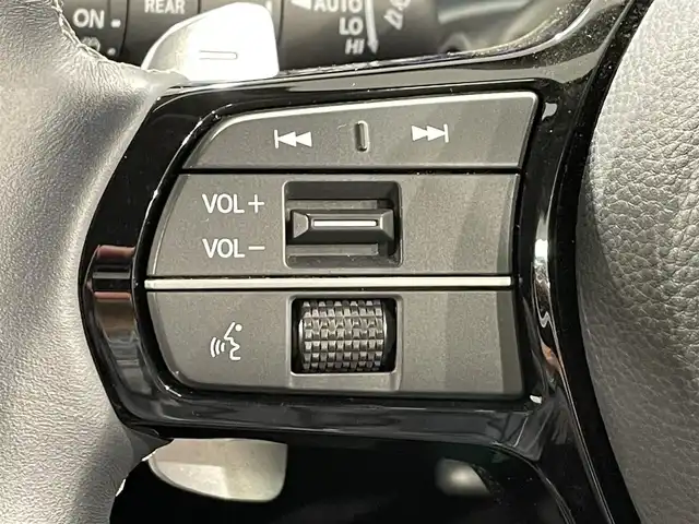 ホンダ ＺＲ－Ｖ ハイブリッド e:HEV Z 愛知県 2023(令5)年 2.6万km プラチナホワイトパール Ｈｏｎｄａ　ＣＯＮＮＥＣＴディスプレー/・ナビ　BT USB DTV AM FM/ホンダセンシング/アダプティブクルーズコントロール/衝突軽減ブレーキ/マルチビューカメラシステム/アダプティブドライビングビーム/路外逸脱抑制機能/ＢＯＳＥサウンド/パワーバックドア(予約クローズ機能付)/前席シートヒーター/ビルトインＥＴＣ２．０/ワイヤレス充電器/前後ドライブレコーダー/ブラウンレザーシート/前席パワーシート/パドルシフト/MT付きAT/ＬＥＤヘットライト/オートライト/純正18インチアルミ/プッシュエンジンスタート