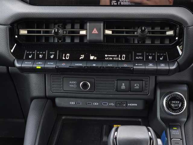 トヨタ ランドクルーザー ２５０ ZX 鹿児島県 2024(令6)年 1.6万km 黄Ⅱ モデリスタ　/ムーンルーフ　/ＪＢＬサウンドシステム　/レーダークルーズコントロール　/パノラミックビューモニター　/トヨタセーフティセンス　/ワイヤレス充電　/ダウンヒルアシストコントロール　/クロールコントロール/モデリスタパッケージ/モデリスタインテリアイルミネーションキット/モデリスタシグネチャーイルミプレート/モデリスタオーバーフェンダー(金属調塗装)/モデリスタフェンダーガーニッシュ/ブラインドスポットモニター/ビルトインETC2.0/Bluetoothオーディオ/ヘッドライトウォッシャー/アドバンストドライブ/全席シートヒーター/エアシート/D+N席パワーシート/シートメモリー/パワーバックドア/ＭＴモード付きＡＴ/パドルシフト/ヘッドアップディスプレイ/パワーヒートスイッチ/排ガス浄化スイッチ/マルチテレインセレクト/マルチテレインモニター/プッシュスタート/スマートキー/前後コーナーセンサー/前後ドライブレコーダー(ナビ連動)/ボディカラー：サンド×ライトグレーII(オプションカラー/２ＺＣ)