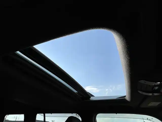 トヨタ ランドクルーザー ２５０ VX 宮崎県 2024(令6)年 1.3万km プラチナホワイトパールマイカ ムーンルーフ/丸目1眼LEDヘッドライト/ブラックルーフレール/ブラックレザーシート/パワーバックドア/純正18インチアルミ/レーンディパーチャーアラート/BSM/PCS/PDA/クリアランスソナー/RCTA/RCD/RSA/後方車両接近告知