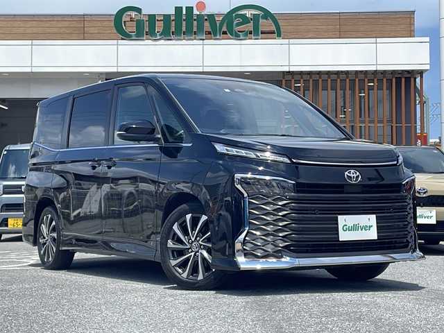 トヨタ ヴォクシー S－Z 沖縄県 2023(令5)年 4.8万km アティチュードブラックマイカ 純正ディスプレイオーディオ・Bluetooth/バックカメラ/ETC/ドライブレコーダー/両側パワースライドドア/コーナーセンサー/衝突被害軽減システム/レーンキープアシスト/オートライト/革巻きステアリング/ステアリングスイッチ/オートホールド/電子サイドブレーキ/純正アルミ/クルーズコントロール
