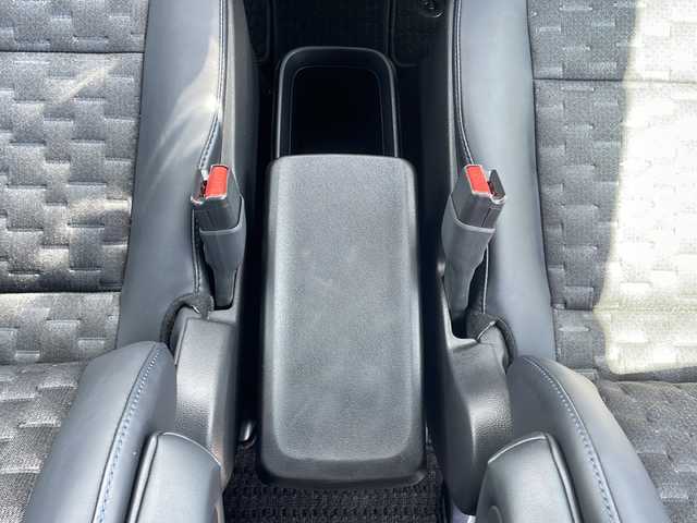 トヨタ ヴォクシー S－Z 沖縄県 2023(令5)年 4.8万km アティチュードブラックマイカ 純正ディスプレイオーディオ・Bluetooth/バックカメラ/ETC/ドライブレコーダー/両側パワースライドドア/コーナーセンサー/衝突被害軽減システム/レーンキープアシスト/オートライト/革巻きステアリング/ステアリングスイッチ/オートホールド/電子サイドブレーキ/純正アルミ/クルーズコントロール