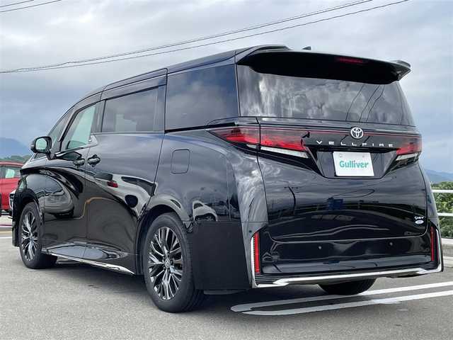 トヨタ ヴェルファイア ハイブリット Z プレミア 佐賀県 2024(令6)年 1.9万km ブラック ワンオーナー/左右独立ムーンルーフ/黒革シート/純正14インチディスプレイオーディオ(ナビ機能付)/13.2型フリップダウンモニター/パノラミックビューモニター/ビルトインETC2.0/デジタルインナーミラー/ヘッドアップディスプレイ/アドバンストパーク/両側パワースライドドア/100V電源/パワーバックドア(予約ロック機能付)/電子パーキングブレーキ/・AUTO HOLD機能/置くだけ充電/DN席＋2列目パワーシート/シートヒーター/シートベンチレーション(D席メモリー機能付)/2列目電動オットマン/後席用電動サイドサンシェード/パドルシフト/革巻きステアリング/ステアリングヒーター/リモコン/純正19インチアルミホイール/純正三眼LEDヘッドライト/・アダプティブハイビームシステム/純正LEDフォグランプ/純正ドアバイザ―/新車保証書/スペアキー１本/トヨタセーフティセンス/・レーダークルーズコントロール/・プリクラッシュセーフティ/・プロアクティブドライビングアシスト/・フロント/リヤクロストラフィックアラート/・クリアランスソナー他