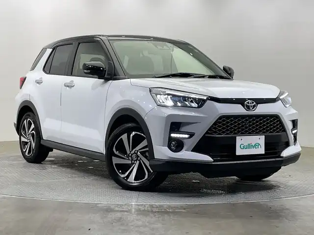 トヨタ ライズ Z 栃木県 2022(令4)年 1.9万km ブラックマイカメタリック/シャイニングホワイトパール 純正SDナビ/（CD/TV/Bluetooth/SD/AUX）/バックカメラ/スマートアシスト/・衝突回避支援ブレーキ機能/・衝突警報機能/・車線逸脱警報機能/・誤発進抑制制御機能/・先行車発進お知らせ機能/・前後コーナーセンサー/・標識認識機能(進入禁止)/・アダプティブドライビングビーム/・全車速追従機能アダプティクルーズコントロール/・レーンキープコントロール/・パノラマモニター/・サイドビューランプ/ビルトインETC/シートヒーター/2トーン/オートライト/LEDヘッドライト/スマートキー/プッシュスタート/アイドリングストップ/電動格納ミラー/純正フロアマット/純正アルミホイール