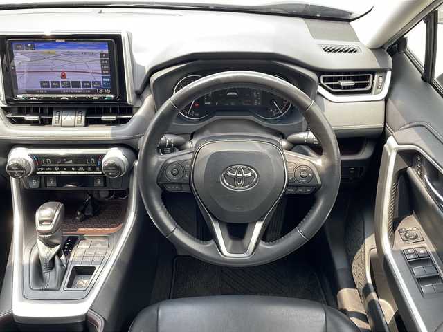 トヨタ ＲＡＶ４ G 三重県 2020(令2)年 3.5万km アティチュードブラックマイカ 社外9型ナビ(AM/FM/CD/DVD/TV/BT)/フルセグTV/バックカメラ/BSM/ビルトインETC/ステアリングヒーター/レザーシート/D席パワーシート/前席シートヒーター/前後ドライブレコーダー/コーナーセンサー/レーダークルーズコントロール/電子パーキング/USB給電ポート/オートハイビーム/LEDヘッドライト/革巻きステアリング/純正フロアマット/電動リヤゲート/電動格納ミラー/禁煙車