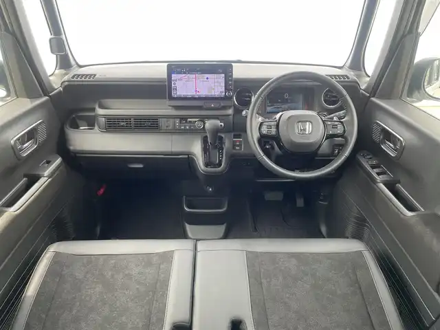 ホンダ Ｎ ＢＯＸ カスタム ターボ 福岡県 2023(令5)年 0.3万km プラチナホワイトパール ホンダセンシング/CMBS/路外逸脱抑制機能/アダプティブクルーズコントロール/LKAS/パーキングセンサー/純正９インチナビ（ＬＸＵ－２４２ＮＢｉ）/全周囲カメラ/フルセグTV/CD/DVD/BT/SD//applecarplay/androidauto/両側パワースライドドア/前席シートヒーター/ＬＥＤヘッドライト/オートハイビーム/純正アルミ/ビルトインETC/前後ドラレコ/本革巻きステアリング/ステアリングリモコン/パドルシフト/サンシェード内蔵大型ルーフコンソール/ロールサンシェード/シートバックテーブル/電動パーキング/ブレーキホールド/スマートキー/プッシュスタート/オートリトラミラー