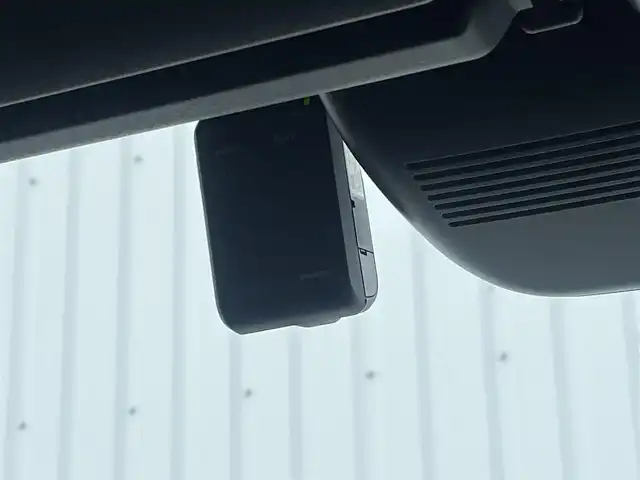 ホンダ Ｎ ＢＯＸ カスタム ターボ 福岡県 2023(令5)年 0.3万km プラチナホワイトパール ホンダセンシング/CMBS/路外逸脱抑制機能/アダプティブクルーズコントロール/LKAS/パーキングセンサー/純正９インチナビ（ＬＸＵ－２４２ＮＢｉ）/全周囲カメラ/フルセグTV/CD/DVD/BT/SD//applecarplay/androidauto/両側パワースライドドア/前席シートヒーター/ＬＥＤヘッドライト/オートハイビーム/純正アルミ/ビルトインETC/前後ドラレコ/本革巻きステアリング/ステアリングリモコン/パドルシフト/サンシェード内蔵大型ルーフコンソール/ロールサンシェード/シートバックテーブル/電動パーキング/ブレーキホールド/スマートキー/プッシュスタート/オートリトラミラー