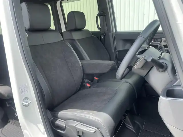 ホンダ Ｎ ＢＯＸ カスタム ターボ 福岡県 2023(令5)年 0.3万km プラチナホワイトパール ホンダセンシング/CMBS/路外逸脱抑制機能/アダプティブクルーズコントロール/LKAS/パーキングセンサー/純正９インチナビ（ＬＸＵ－２４２ＮＢｉ）/全周囲カメラ/フルセグTV/CD/DVD/BT/SD//applecarplay/androidauto/両側パワースライドドア/前席シートヒーター/ＬＥＤヘッドライト/オートハイビーム/純正アルミ/ビルトインETC/前後ドラレコ/本革巻きステアリング/ステアリングリモコン/パドルシフト/サンシェード内蔵大型ルーフコンソール/ロールサンシェード/シートバックテーブル/電動パーキング/ブレーキホールド/スマートキー/プッシュスタート/オートリトラミラー