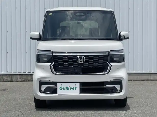ホンダ Ｎ ＢＯＸ カスタム ターボ 福岡県 2023(令5)年 0.3万km プラチナホワイトパール ホンダセンシング/CMBS/路外逸脱抑制機能/アダプティブクルーズコントロール/LKAS/パーキングセンサー/純正９インチナビ（ＬＸＵ－２４２ＮＢｉ）/全周囲カメラ/フルセグTV/CD/DVD/BT/SD//applecarplay/androidauto/両側パワースライドドア/前席シートヒーター/ＬＥＤヘッドライト/オートハイビーム/純正アルミ/ビルトインETC/前後ドラレコ/本革巻きステアリング/ステアリングリモコン/パドルシフト/サンシェード内蔵大型ルーフコンソール/ロールサンシェード/シートバックテーブル/電動パーキング/ブレーキホールド/スマートキー/プッシュスタート/オートリトラミラー