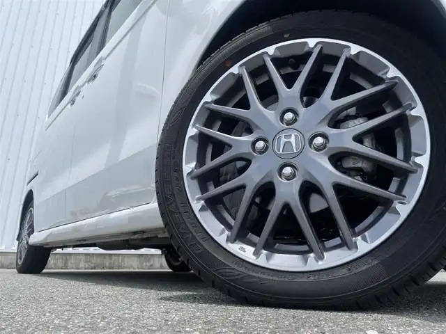 ホンダ Ｎ ＢＯＸ カスタム ターボ 福岡県 2023(令5)年 0.3万km プラチナホワイトパール ホンダセンシング/CMBS/路外逸脱抑制機能/アダプティブクルーズコントロール/LKAS/パーキングセンサー/純正９インチナビ（ＬＸＵ－２４２ＮＢｉ）/全周囲カメラ/フルセグTV/CD/DVD/BT/SD//applecarplay/androidauto/両側パワースライドドア/前席シートヒーター/ＬＥＤヘッドライト/オートハイビーム/純正アルミ/ビルトインETC/前後ドラレコ/本革巻きステアリング/ステアリングリモコン/パドルシフト/サンシェード内蔵大型ルーフコンソール/ロールサンシェード/シートバックテーブル/電動パーキング/ブレーキホールド/スマートキー/プッシュスタート/オートリトラミラー