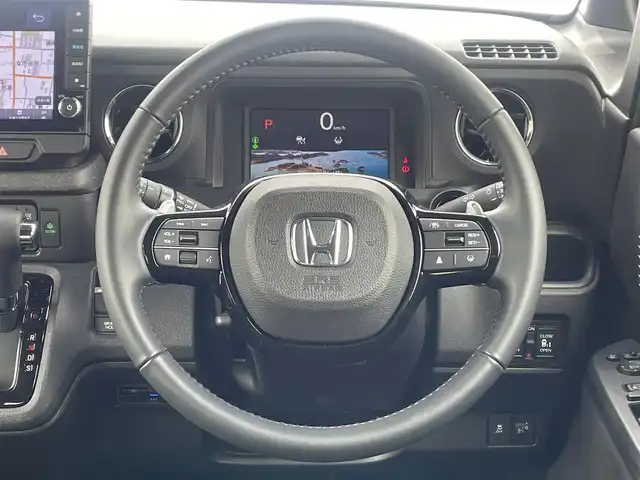 ホンダ Ｎ ＢＯＸ カスタム ターボ 福岡県 2023(令5)年 0.3万km プラチナホワイトパール ホンダセンシング/CMBS/路外逸脱抑制機能/アダプティブクルーズコントロール/LKAS/パーキングセンサー/純正９インチナビ（ＬＸＵ－２４２ＮＢｉ）/全周囲カメラ/フルセグTV/CD/DVD/BT/SD//applecarplay/androidauto/両側パワースライドドア/前席シートヒーター/ＬＥＤヘッドライト/オートハイビーム/純正アルミ/ビルトインETC/前後ドラレコ/本革巻きステアリング/ステアリングリモコン/パドルシフト/サンシェード内蔵大型ルーフコンソール/ロールサンシェード/シートバックテーブル/電動パーキング/ブレーキホールド/スマートキー/プッシュスタート/オートリトラミラー