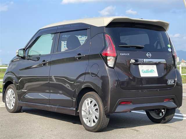 日産 デイズ ハイウェイスターX 佐賀県 2019(令1)年 3万km フローズンバニラパール/アッシュブラウンM 純正SDナビ/・フルセグTV/AM/FM/CD/SD/Bluetooth/アラウンドビューモニター/ISOFIX対応/革巻きステアリング/ステアリングリモコン/純正14インチアルミホイール/純正LEDヘッドライト/純正フォグライト/純正フロアマット/純正ドアバイザ―/新車保証書/取扱説明書/スペアキー１本/エマージェンシーブレーキ/車線逸脱警報/クリアランスソナー