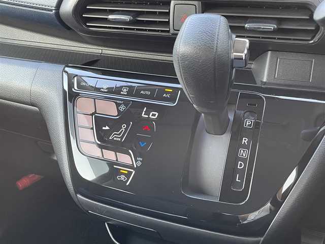 日産 デイズ ハイウェイスターX 佐賀県 2019(令1)年 3万km フローズンバニラパール/アッシュブラウンM 純正SDナビ/・フルセグTV/AM/FM/CD/SD/Bluetooth/アラウンドビューモニター/ISOFIX対応/革巻きステアリング/ステアリングリモコン/純正14インチアルミホイール/純正LEDヘッドライト/純正フォグライト/純正フロアマット/純正ドアバイザ―/新車保証書/取扱説明書/スペアキー１本/エマージェンシーブレーキ/車線逸脱警報/クリアランスソナー
