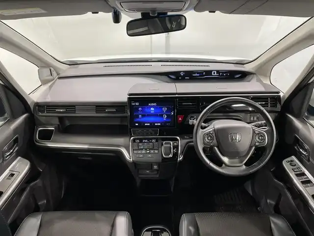ホンダ ステップワゴン スパーダ eHEV G EXホンダS 愛知県 2020(令2)年 2.5万km プラチナホワイトパール 純正１０インチナビ　/(Bluetooth/フルセグTV/CD・DVD再生/SD/FM/AM)/純正フリップダウンモニター　/ＤＩＡＴＯＮＥサウンド　/ホンダセンシング　/　　-衝突軽減ブレーキ/　　-誤発進抑制機能/　　-路外逸脱抑制機能/　　-アダプティブ・クルーズ・コントロール/　　-車線維持支援システム/　　-先行車発進お知らせ機能/　　-標識認識機能/　　-両側パワースライドドア　/シートヒーター　/ビルトインＥＴＣ２．０　/バックカメラ/前後ドライブレコーダー　/ＬＥＤヘッドライト/LEDフォグランプ/ＵＳＢ接続/プッシュスタート/　　スマートキー/純正フロアマット
