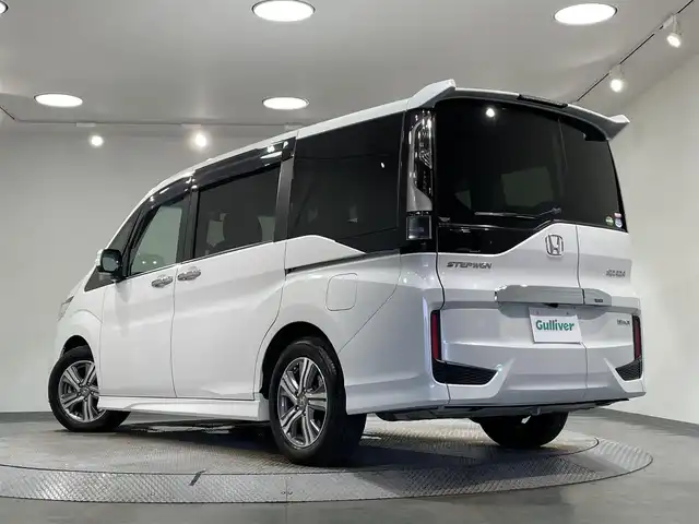 ホンダ ステップワゴン スパーダ eHEV G EXホンダS 愛知県 2020(令2)年 2.5万km プラチナホワイトパール 純正１０インチナビ　/(Bluetooth/フルセグTV/CD・DVD再生/SD/FM/AM)/純正フリップダウンモニター　/ＤＩＡＴＯＮＥサウンド　/ホンダセンシング　/　　-衝突軽減ブレーキ/　　-誤発進抑制機能/　　-路外逸脱抑制機能/　　-アダプティブ・クルーズ・コントロール/　　-車線維持支援システム/　　-先行車発進お知らせ機能/　　-標識認識機能/　　-両側パワースライドドア　/シートヒーター　/ビルトインＥＴＣ２．０　/バックカメラ/前後ドライブレコーダー　/ＬＥＤヘッドライト/LEDフォグランプ/ＵＳＢ接続/プッシュスタート/　　スマートキー/純正フロアマット